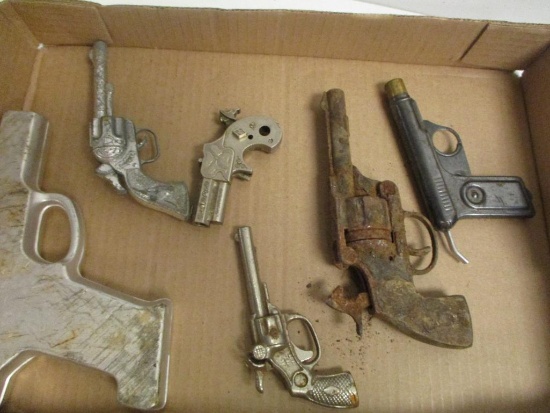 FLAT ASSORTED TOY GUNS