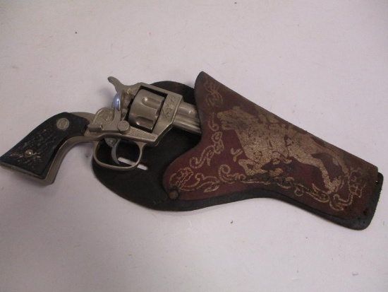 CHILDS TOY HOLSTER AND GUN SET
