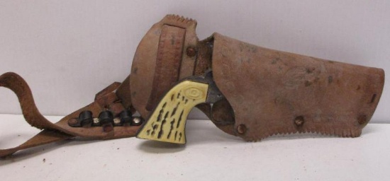 TOY LEATHER HOLSTER WITH DAISY CAP GUN