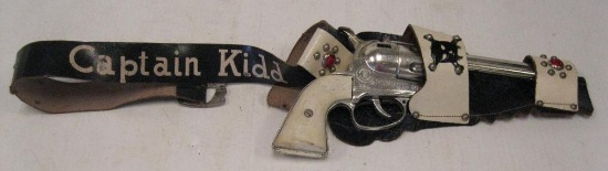 HOLSTER AND TOY GUN