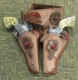 VINTAGE CHILDS HOLSTER AND CAP GUN SET