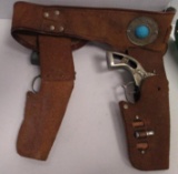 VINTAGE CHILDS HOLSTER AND CAP GUNS