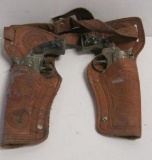 VINTAGE CHILDS HOLSTER AND CAP GUN SET