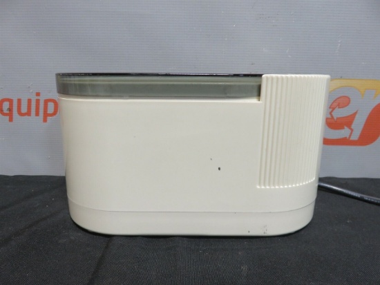 Branson B200 Ultrasonic Eyeglass Jewlery Laboratory Cleaner Benchtop Lab120V