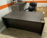 Lot: Desk, Chair                                                         S208