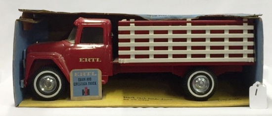 Ertl IH Grain & Livestock Truck