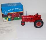 ERTL FARMALL SUPER MTA TOY FARMER 1/16