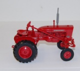 ERTL INTERNATIONAL FARMALL 140 1/16