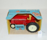 ERTL INTERNATIONAL UTILITY TRACTOR 1/16