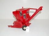 ERTL IH FEED MIXER GRINDER 1/16