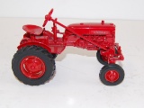 ERTL MCCORMICK FARMALL CUB 1/16