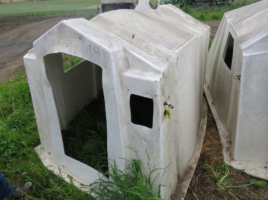 Poly Square Calf Hutch