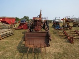 Farmall M Tractor w/Loader