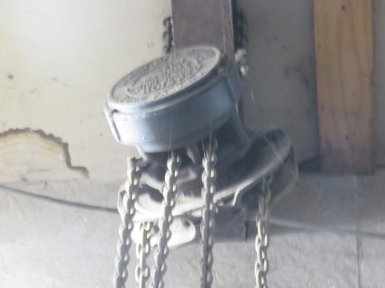 York 1/2 ton Chain Hoist