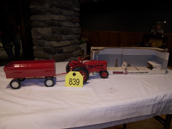 2 pc Farmall H Tractor w/Wagon w/Box