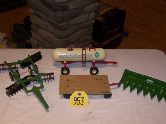 4 pc Toy Set Wagon Corn Head Disc Am Tank