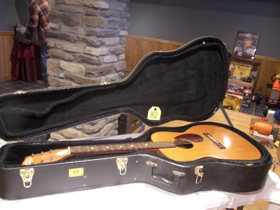 Truetone Kaces III Guitar w/Case