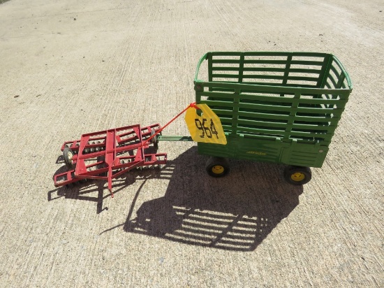 JD Hay Wagon & Red Disc
