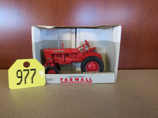 IH Farmall 140 Tractor w/Box