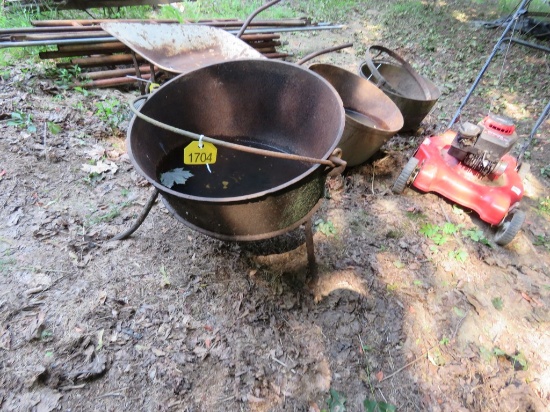 CI Butchering Kettle w/Ring