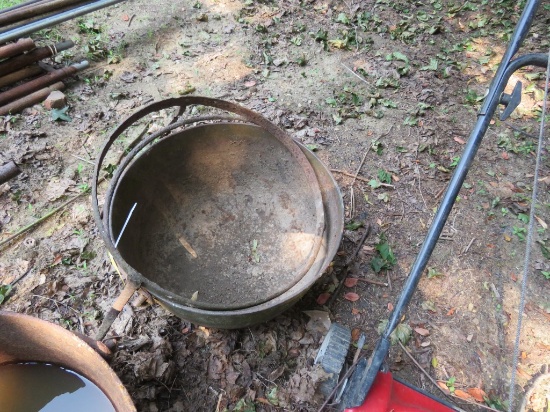 CI Butchering Kettle w/Ring