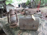 2 pc Lanter & Old Lunch Pail