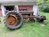 JD B Tractor w/Loader