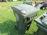Garbage Can w/Wheels