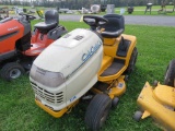 Cub 2146 Lawn Tractor w/42inch Deck w/Tire Chains