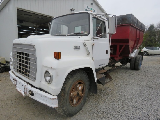 1979 Ford L7000 S/A Truck w/Gravity Box