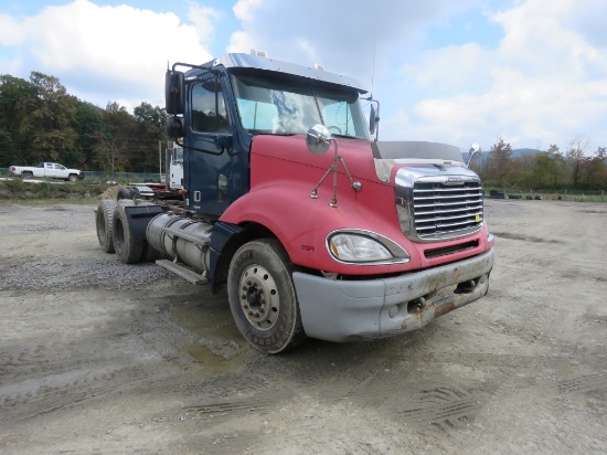 2003 Freightliner Columbia Road Truck