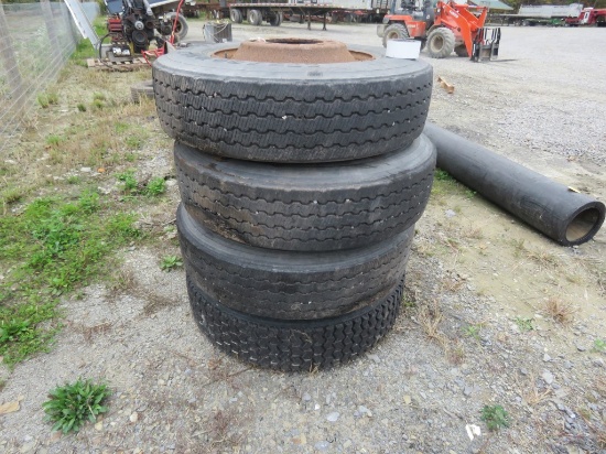 4 Michelin 275/80R22.5 Tires and Rims