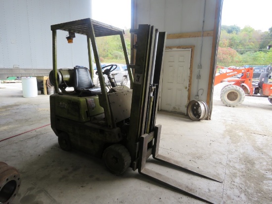 Clark 0500-80 LP Forklift