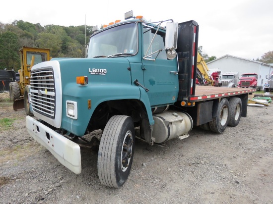 1988 Ford L8000 Truck w/Lift Axle & 18ft Steel Box