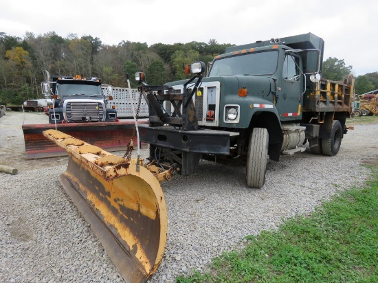 1988 Int S2500 S/A Dump Truck w/Snowplow & Cinder Spreader
