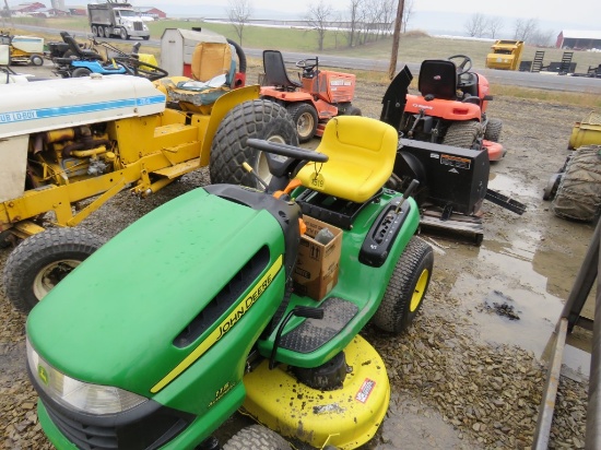 JD 115 Auto Lawn Tractor w/Deck & 44inch Blower