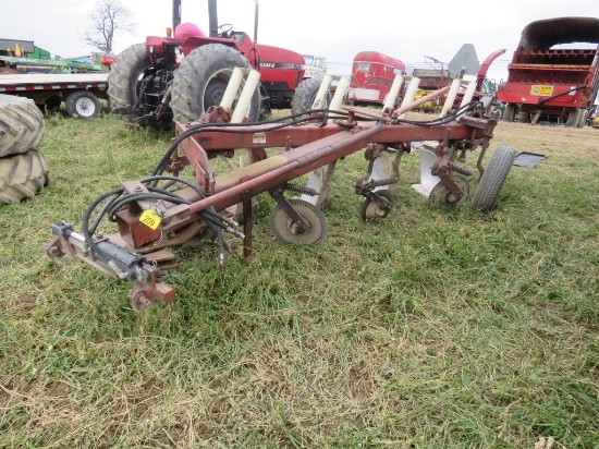 IH 710 Auto 4x Plow