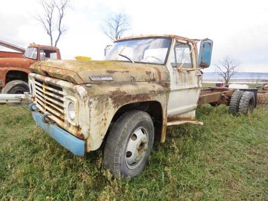 Ford 800 Cab & Chassis