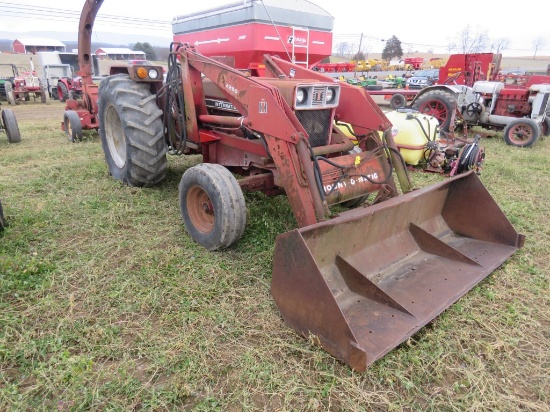 IH 884D Tractor w/2250 Loader