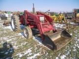 IH 574 Tractor w/Loader