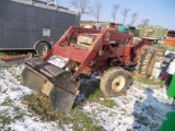 IH 460G Tractor w/Loader