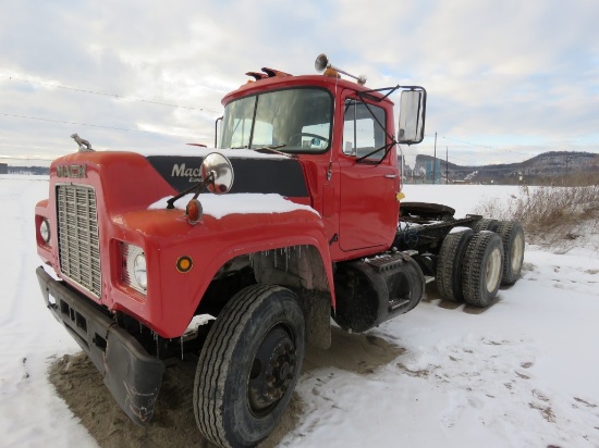 1988 Mack R Model Road Truck