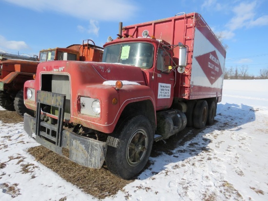 1984 Mack 10 wheel Truck w/16ft Van Feed Body