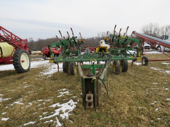 JD 20ft Hyd Fold Field Cultivator w/Hitchhiker