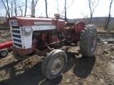 International 460 Utility Tractor