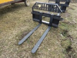 NEW QT 4000lb Pallet Forks