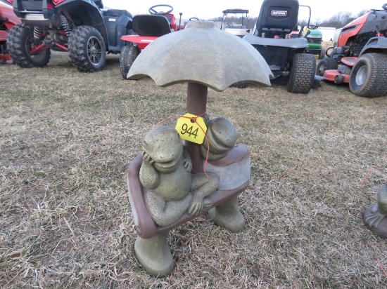 Concrete Two Frogs with Umbrella