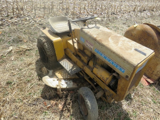 CC 102 Lawn Tractor w/42inch Deck