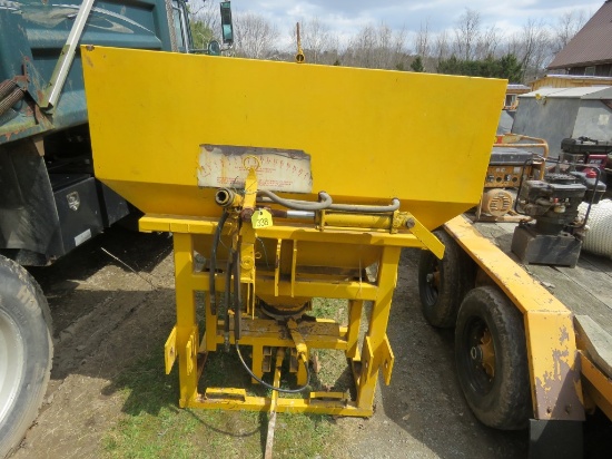 Herd 3pt Fertilizer Spreader