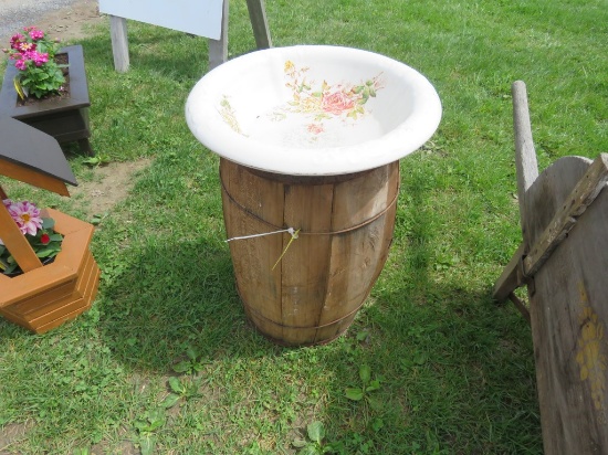 Wood Barrel w/Wash Basin
